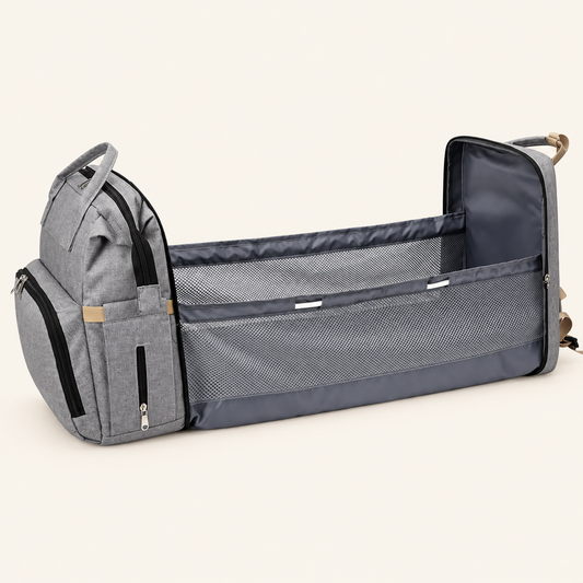 Mochila gris con zona desplegable abierta